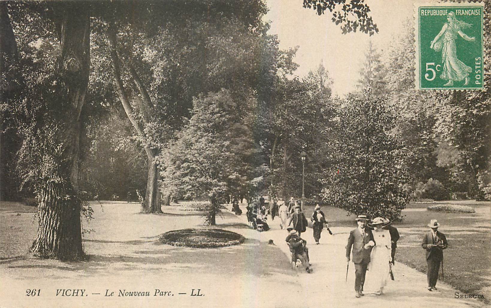 CPA Vichy le Nouveau Parc 