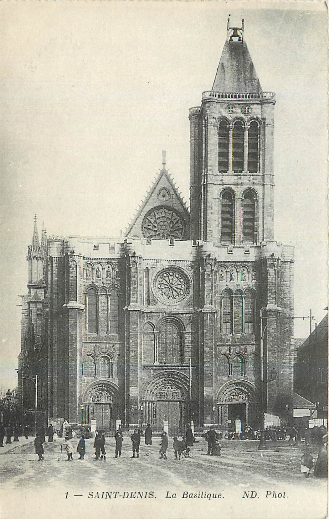 CPA Saint Denis La Basilique 