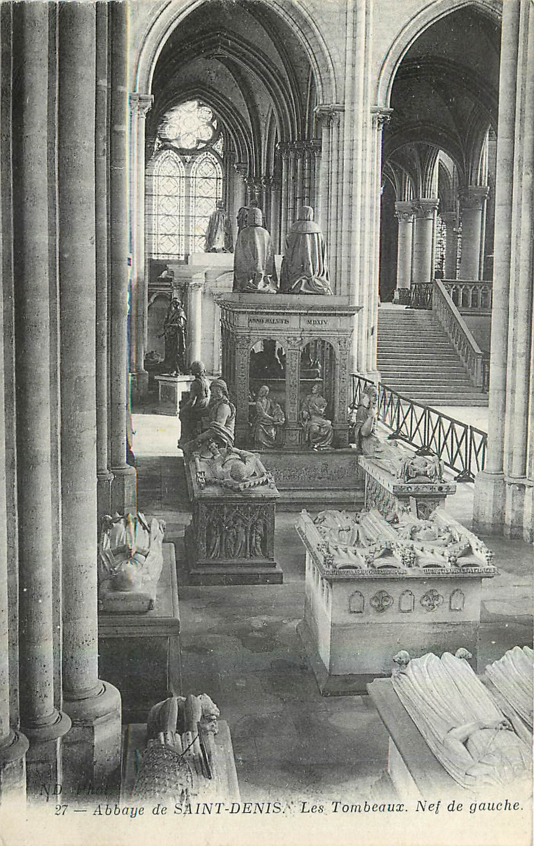 CPA Abbaye de Saint Denis Les Tombeaux Nef de gauche 