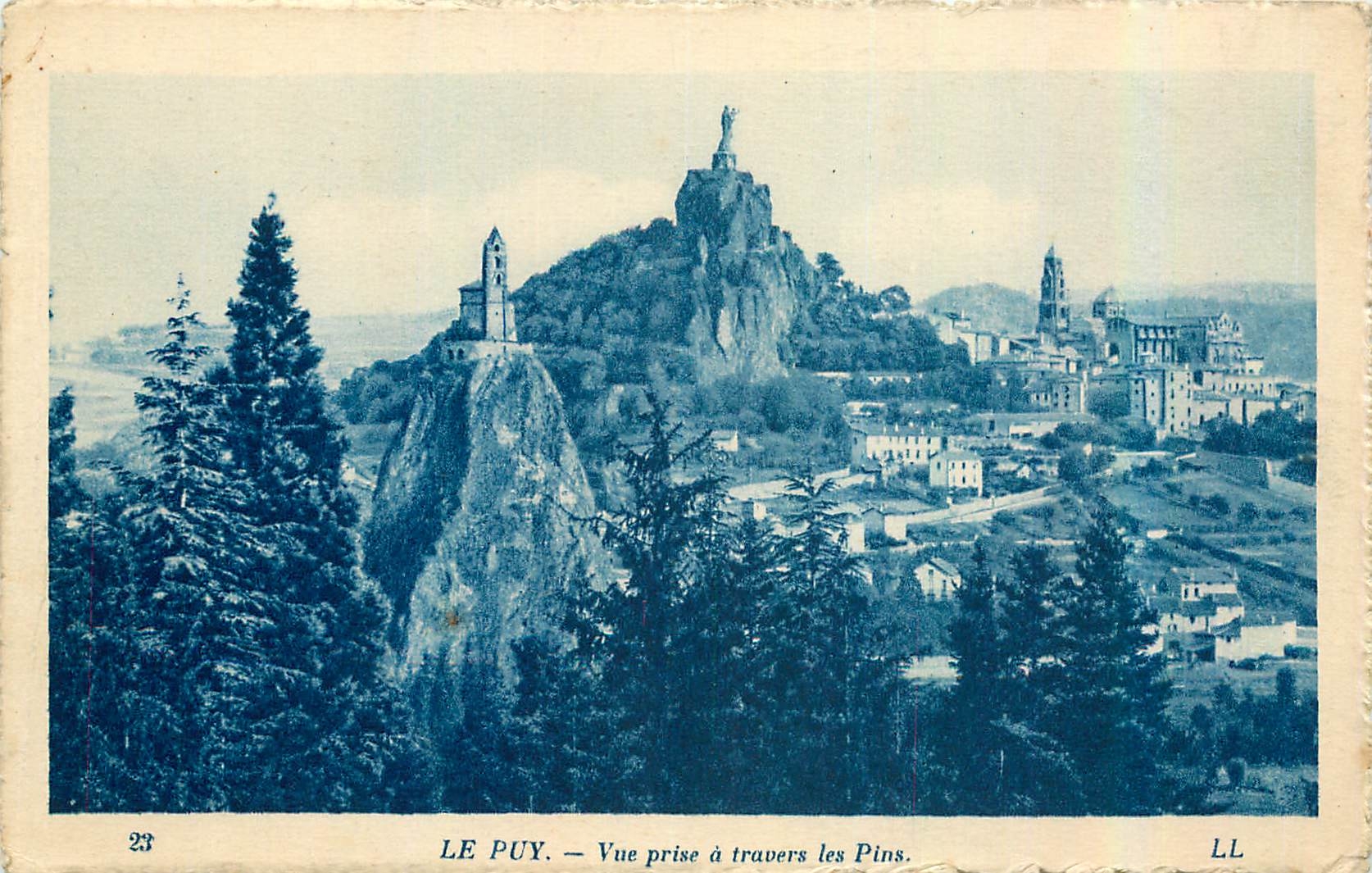 CPA Le Puy Vue prise a travers les Pins 