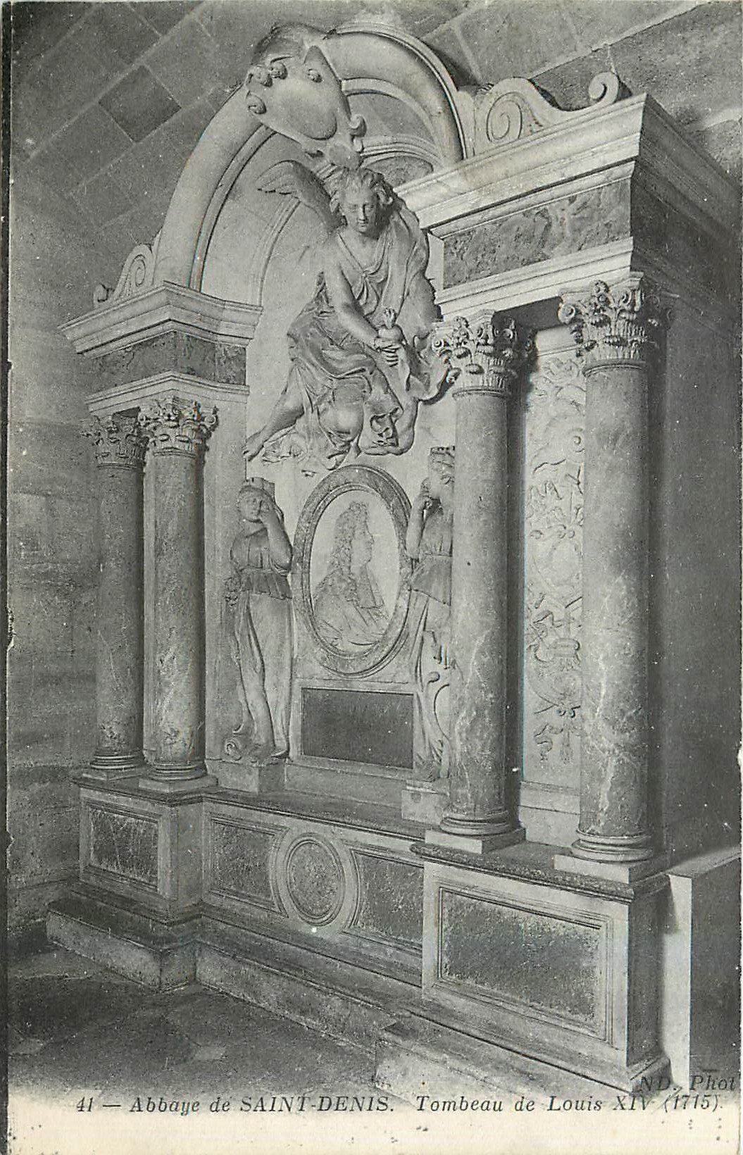 CPA Abbaye de Saint Denis Tombeau de Louis XIV 