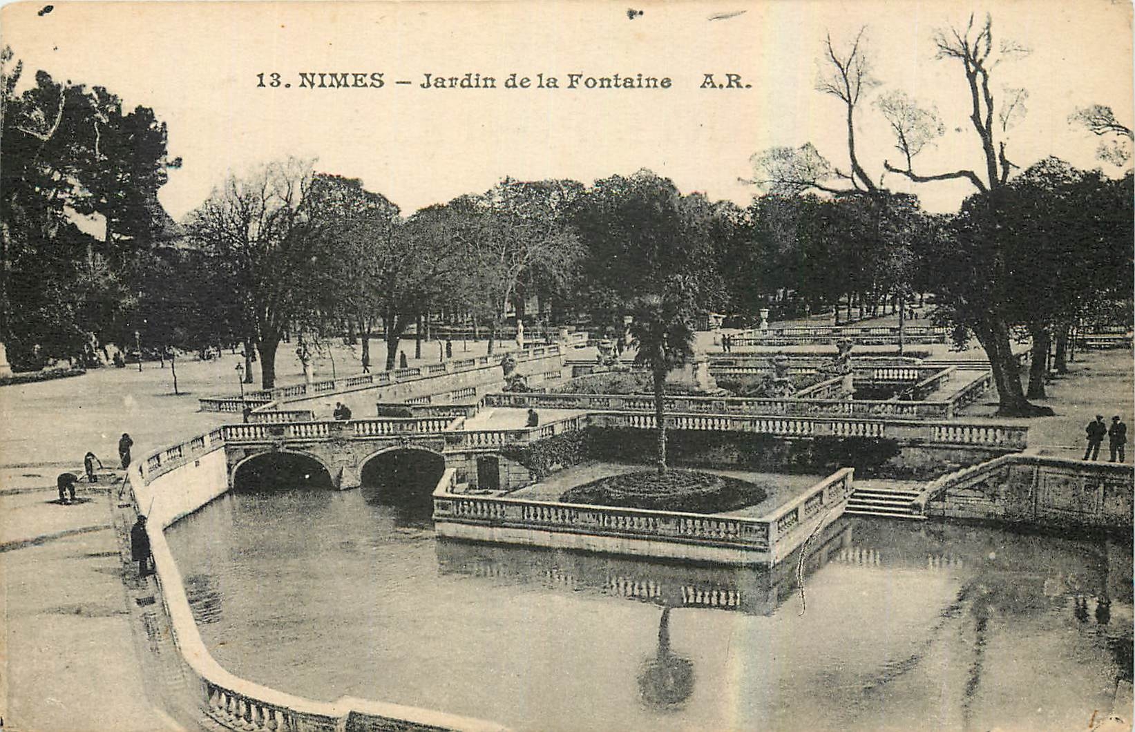 CPA Nimes Jardin de la Fontaine 