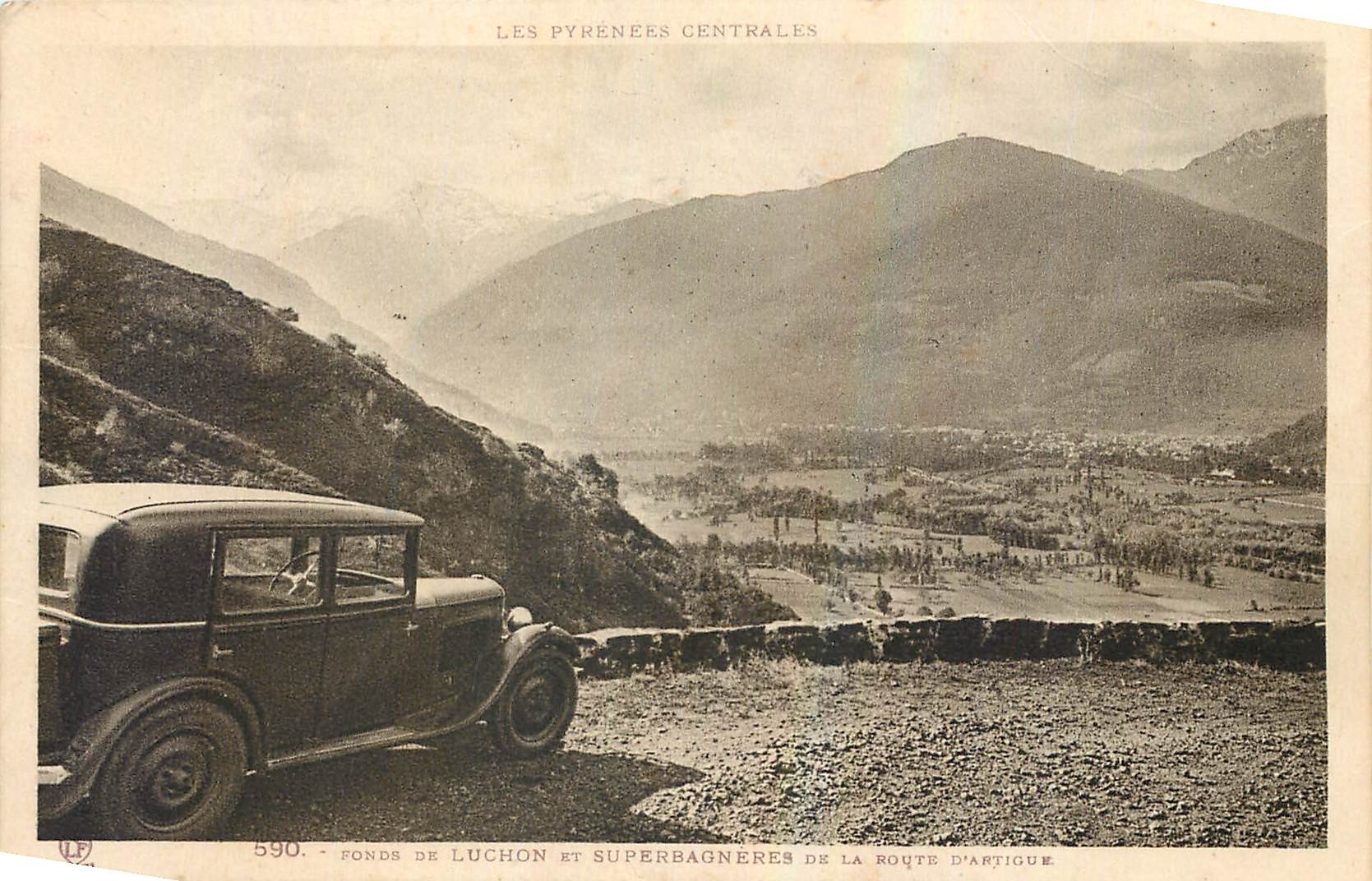 CPA Les Pyrenees Centrales Fonds de Luchon et Superbagneres de la Route d'Antigue Automobile