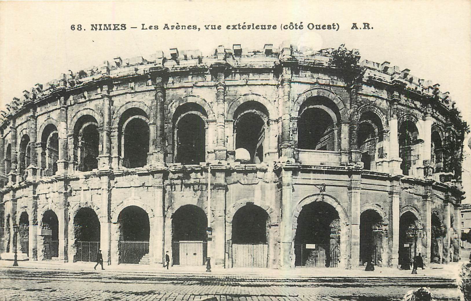 CPA Nimes Les arenes vue exterieure cote Ouest 