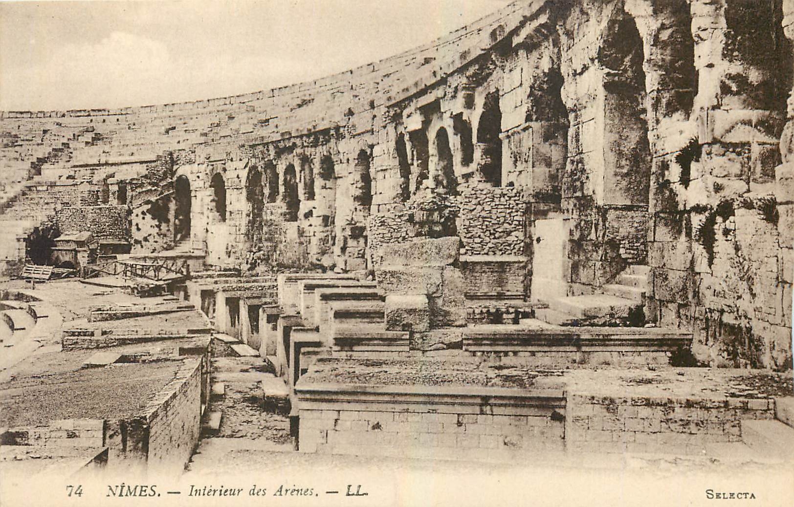 CPA Nimes Interieur des Arenes 