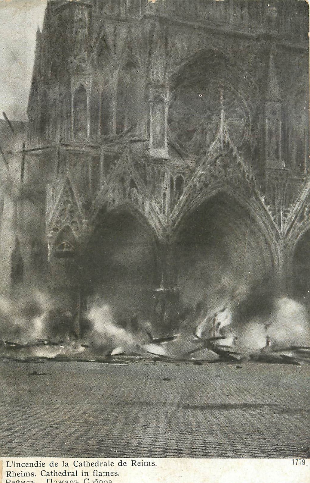CPA L'incendie de la cathedrale de Reims 