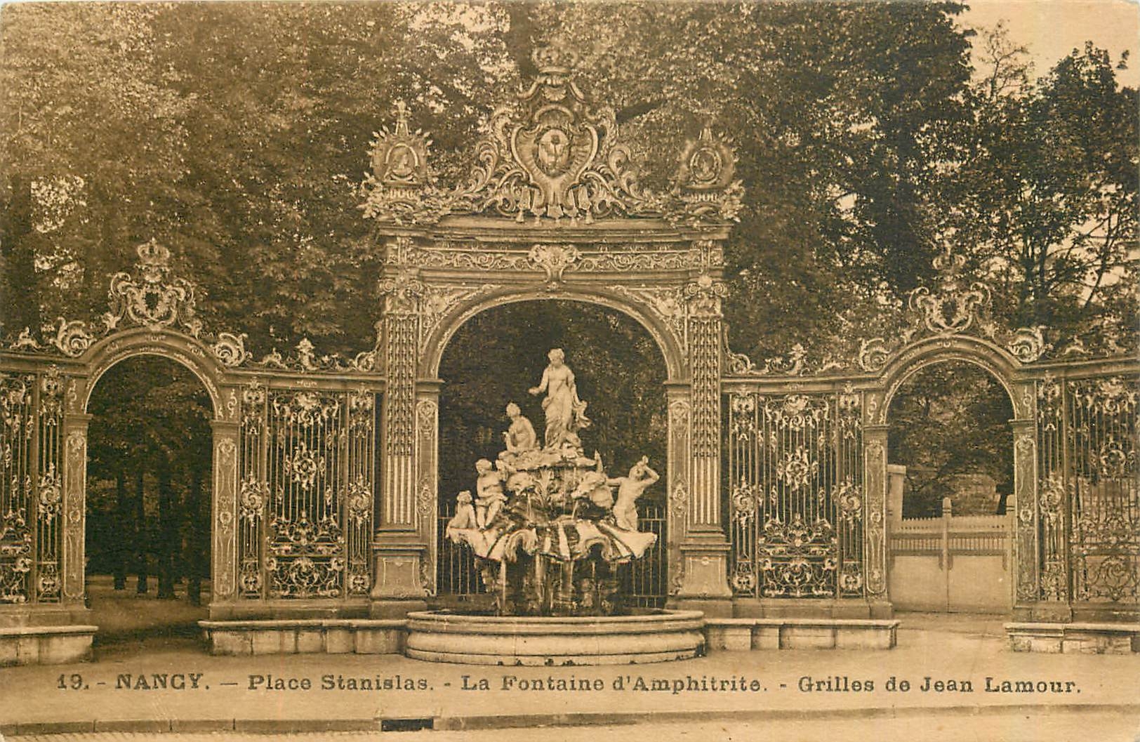 CPA Nancy Place Stanislas La Fontaine d'Amphitrite Grilles de Jean Lamour 