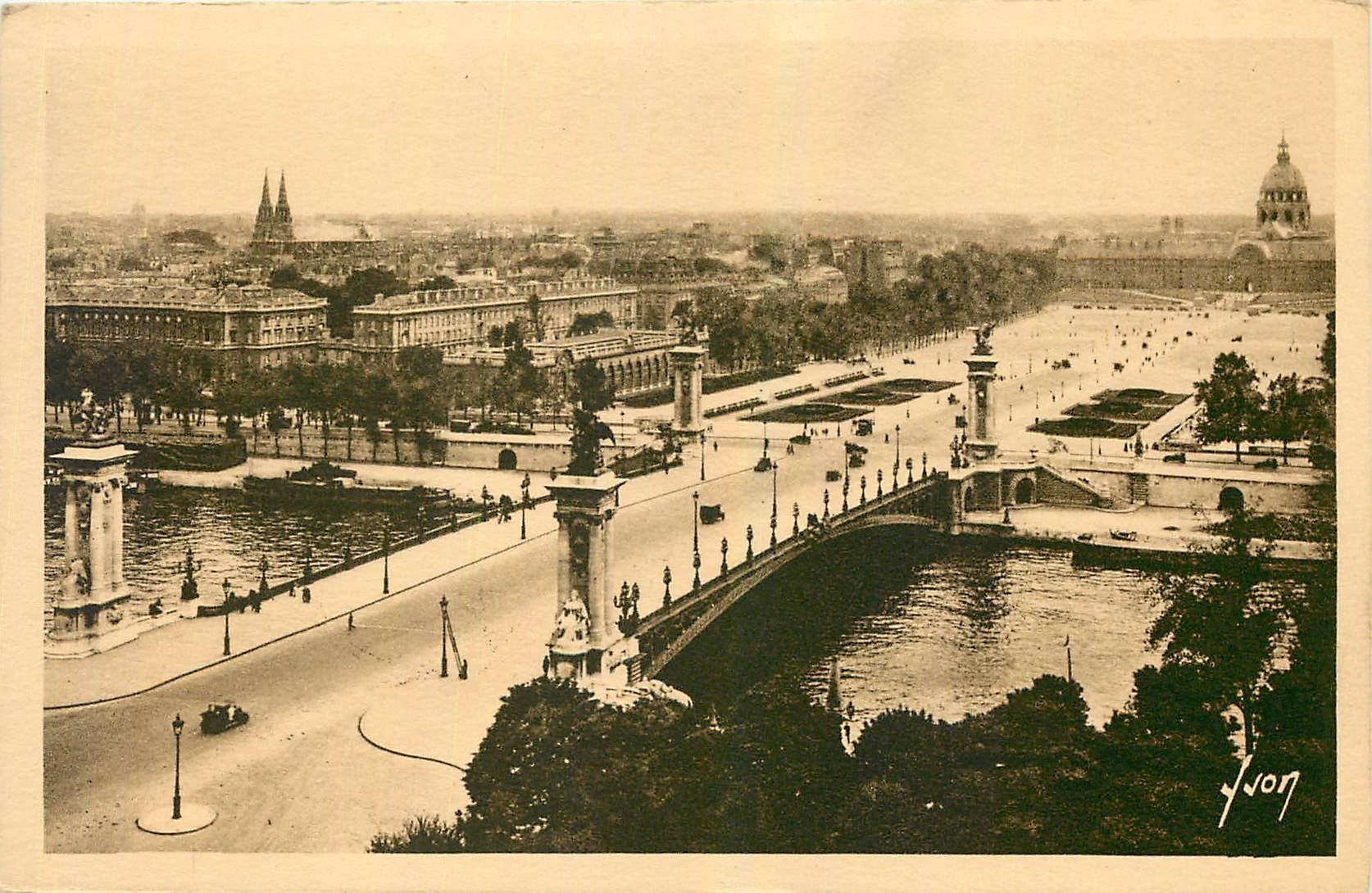 CPA Paris Le Pont Alexandre III et l'Esplanade des Invalides