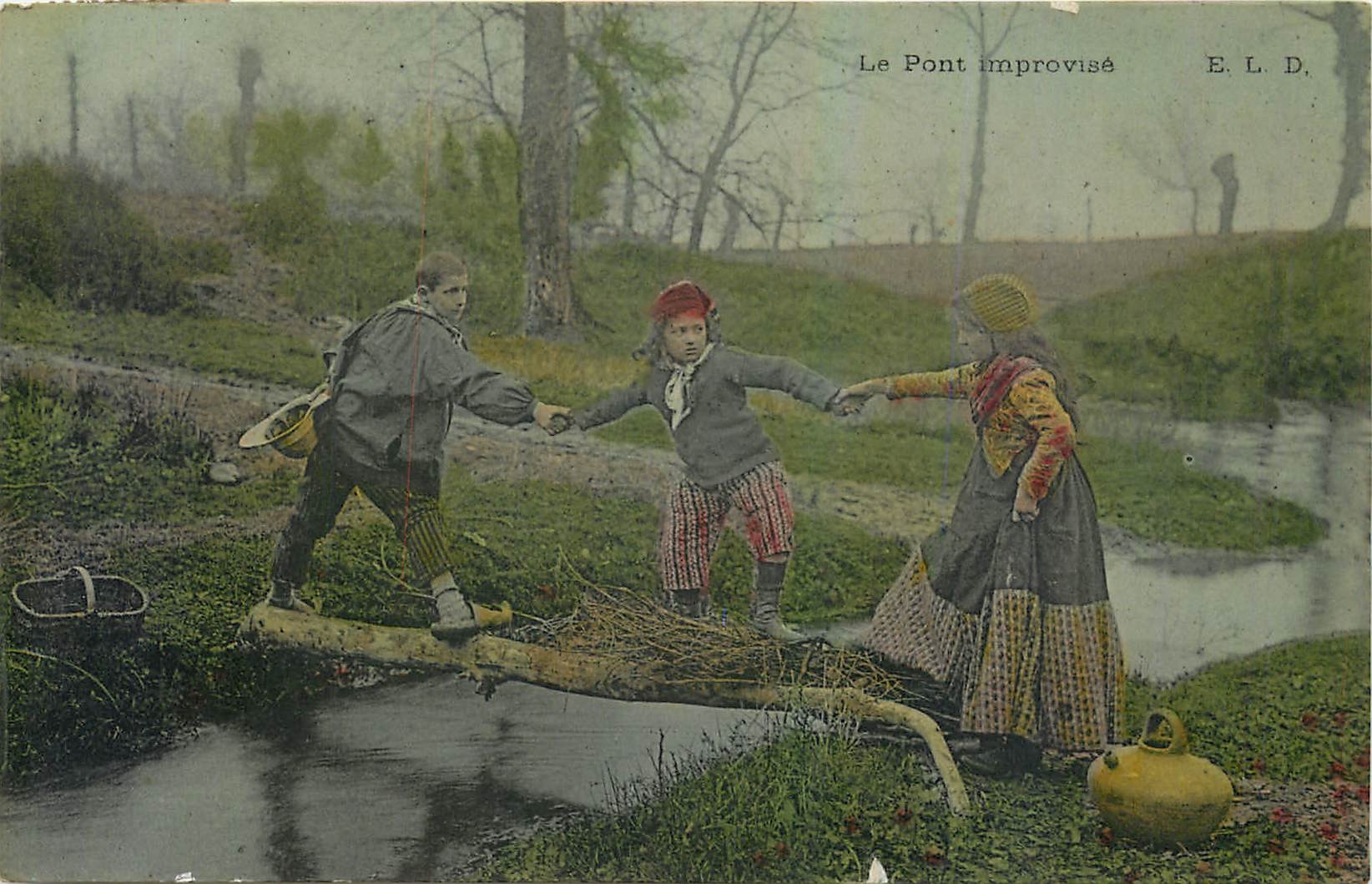 CPA Le Pont improvise Folklore