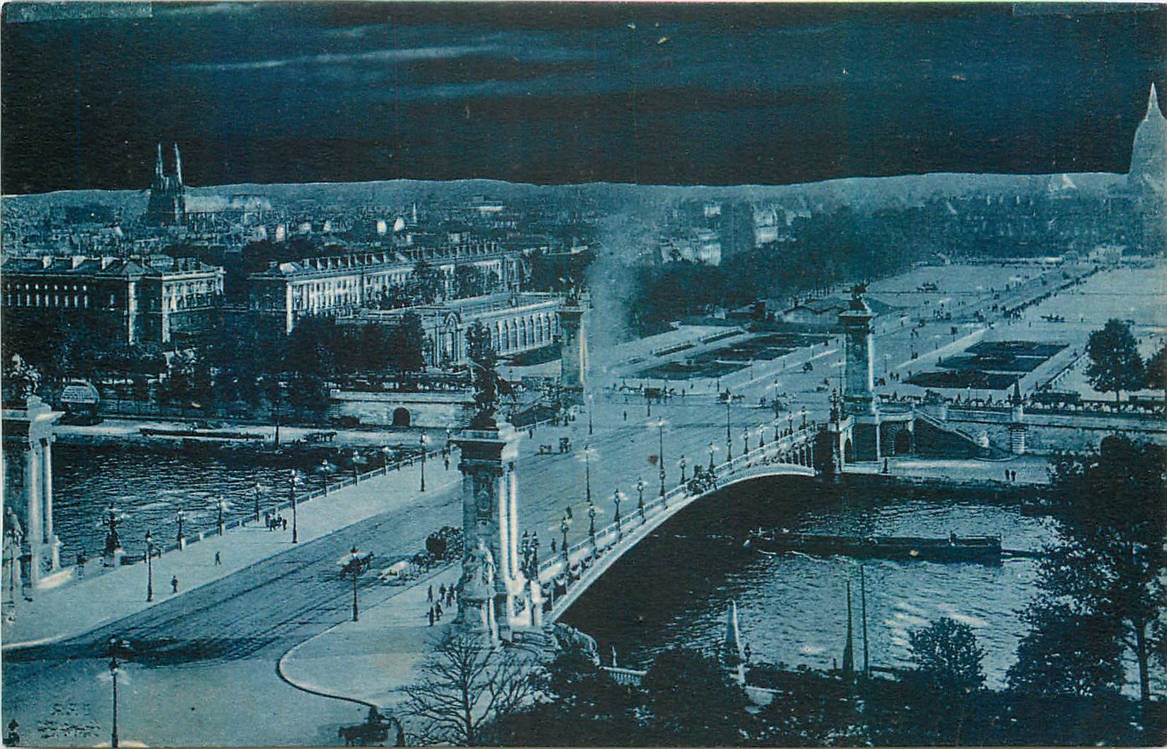 CPA Paris la Nuit Vue panoramique du Pont Alexandre III et des Invalides 