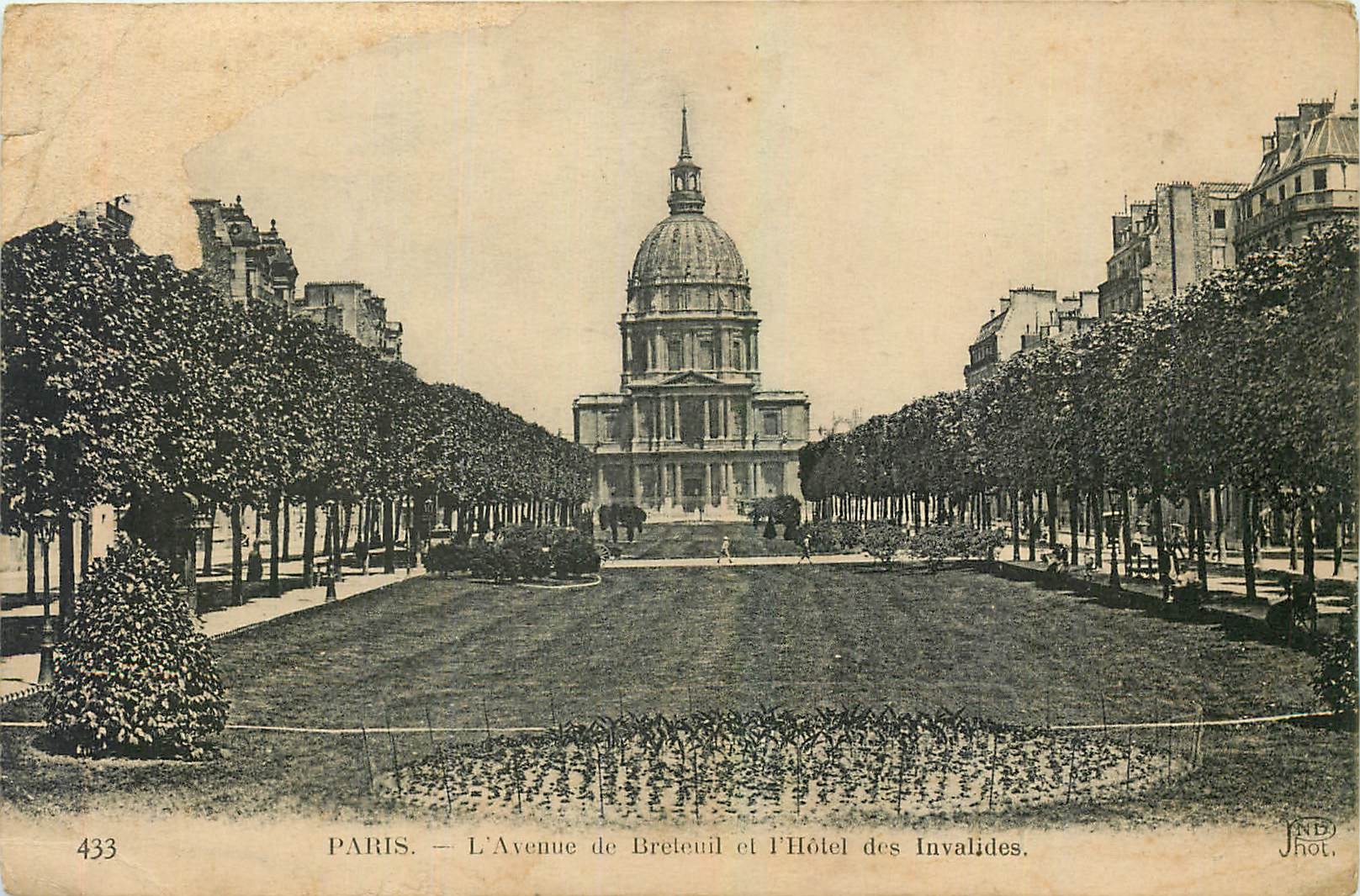 CPA Paris l'Avenue de Bretenil et l'Hotel des Invalides