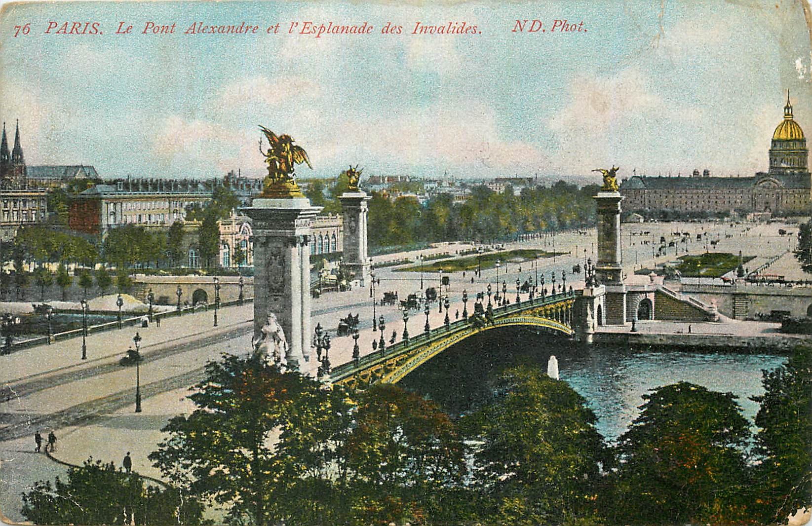 CPA Paris Le Pont Alexandre et l'Esplanade des Invalides