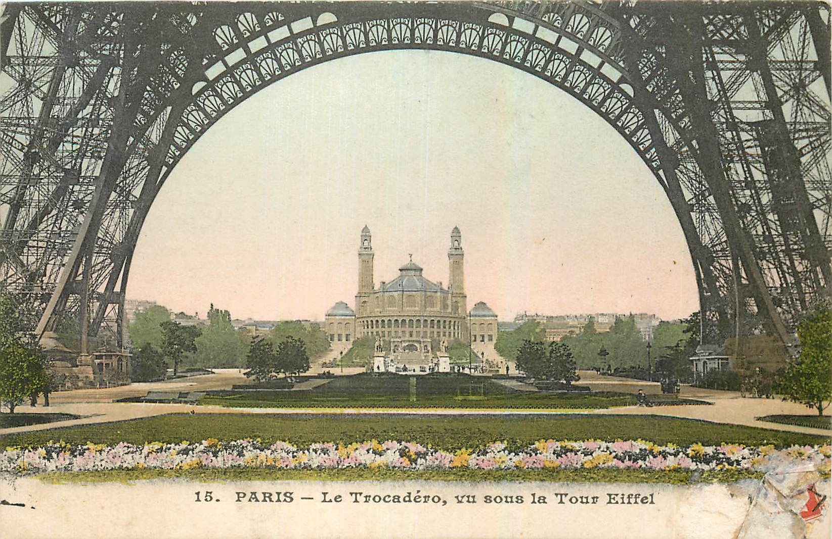 CPA Paris Le Trocadero vu sous la Tour Eiffel 