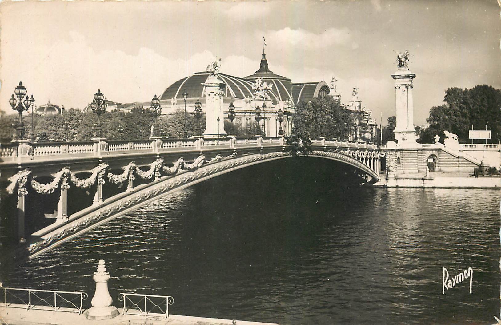 CPA Images de Paris Le Pont Alexandre III et le Grand Palais 