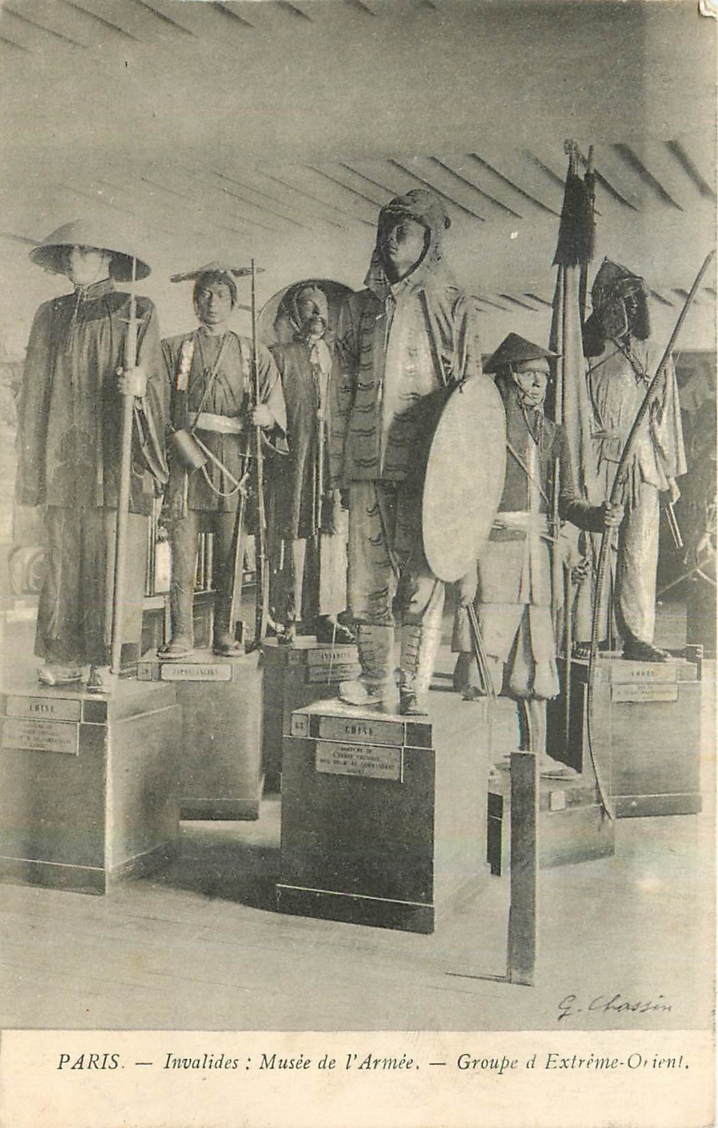 CPA Paris Invalides Musee de l'Armee Groupe d'Extreme Orient Militaria