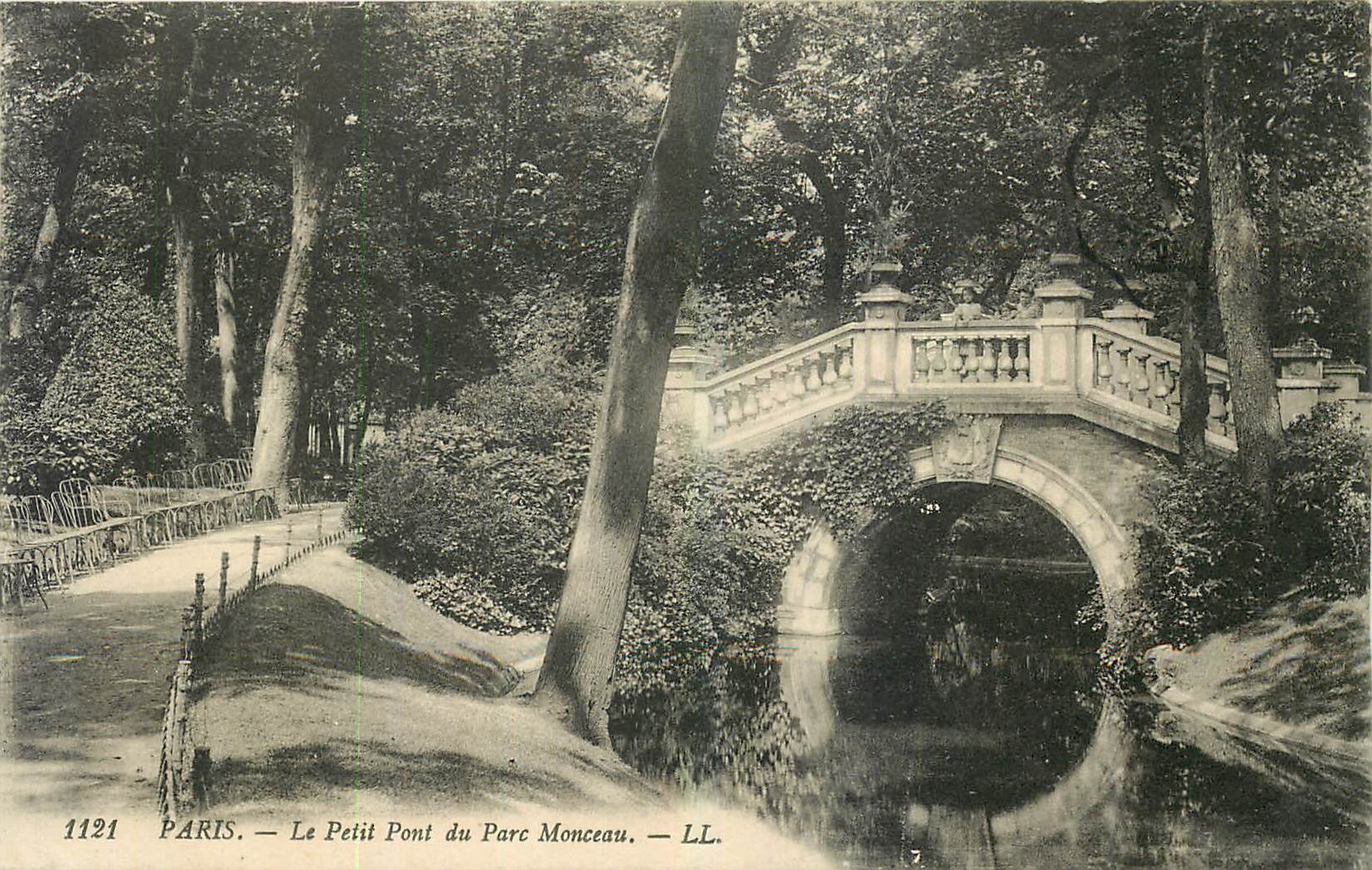 CPA Paris Le Petit Pont du Parc Monceau 