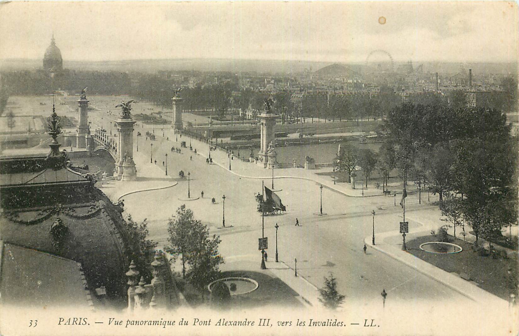 CPA Paris Vue panoramique du Pont Alexandre III vers les Invalides