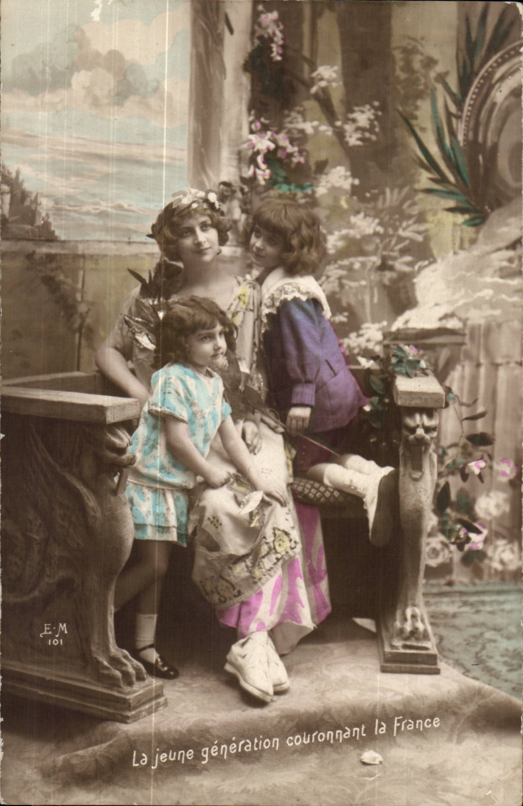 CPA the young generation crowning France Children