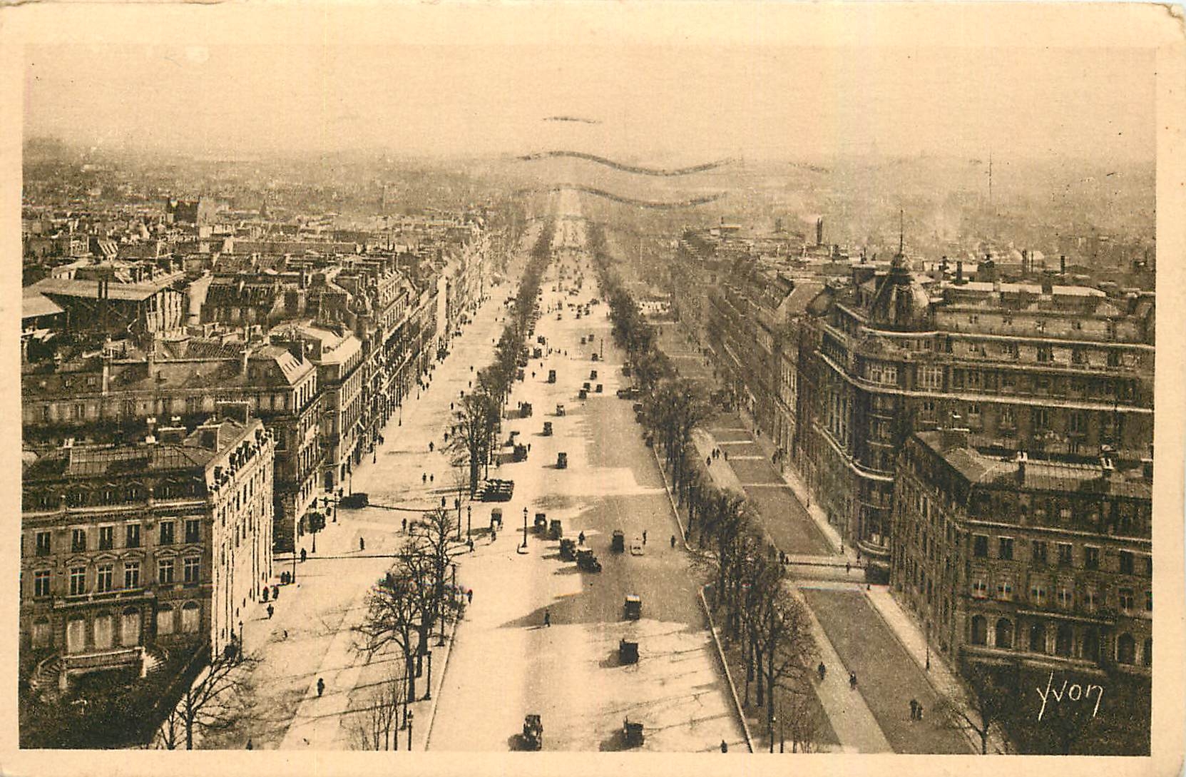 CPA Paris en flanant L'Avenue des Champs Elysees vue de l'Arc de Triomphe 
