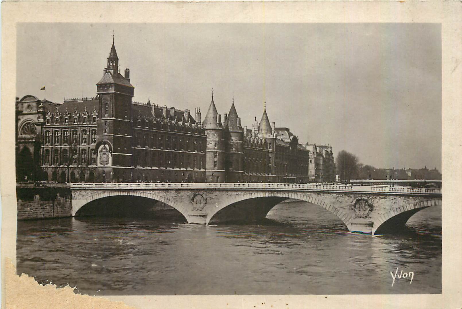 CPA Paris Le Palais de Justice et le Pont au Change