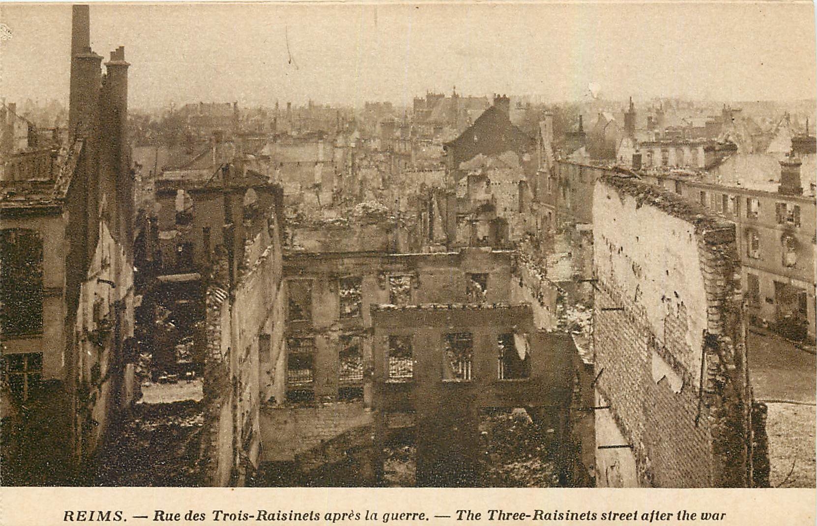 CPA Reims Rue des Trois Raisinets apres la guerre