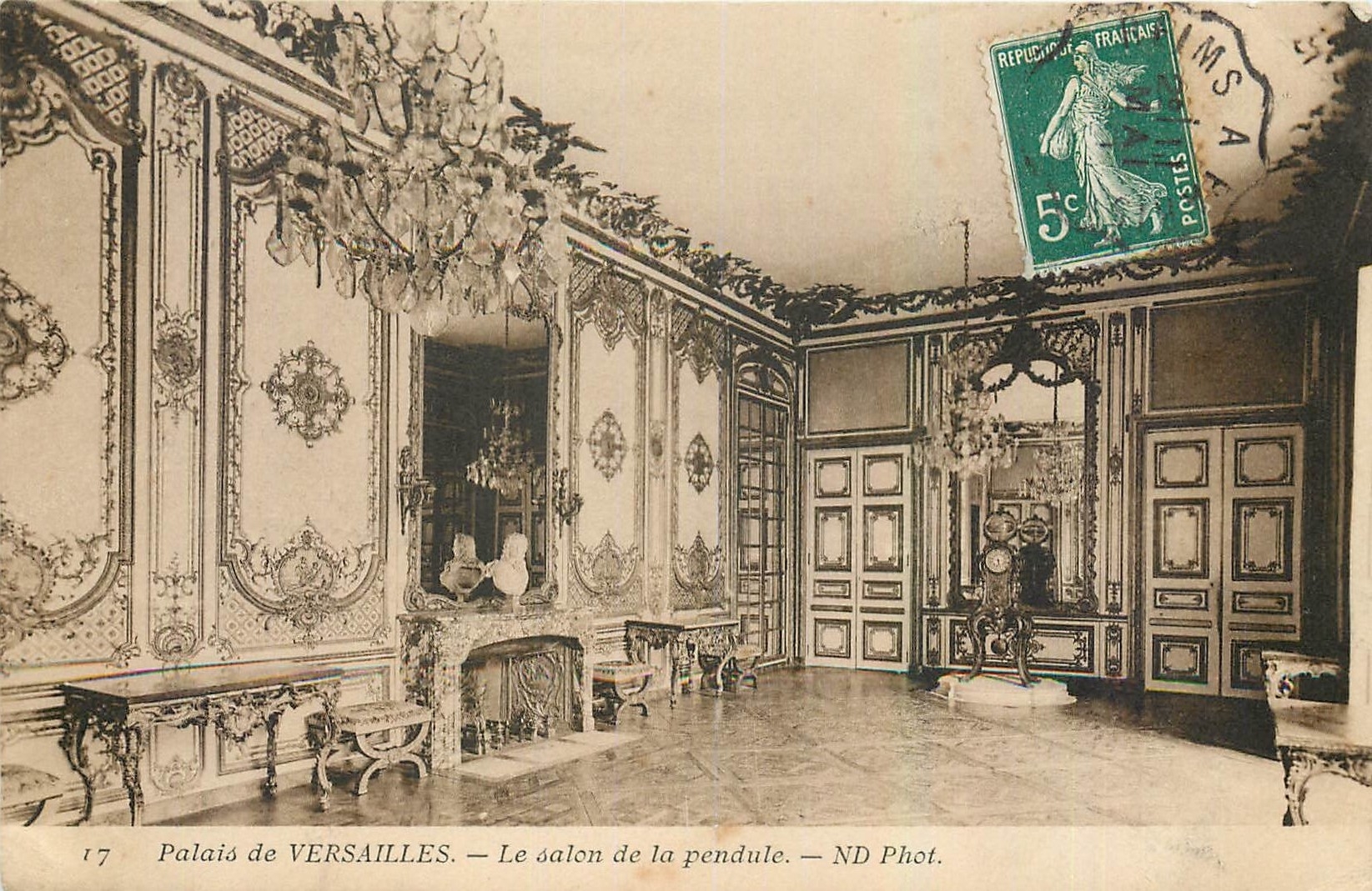 CPA Palais de Versailles Le salon de la pendule