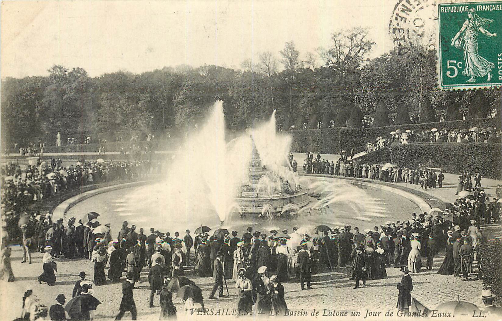 CPA Versailles Le Bassin de Latone un Jour de Grandes Eaux