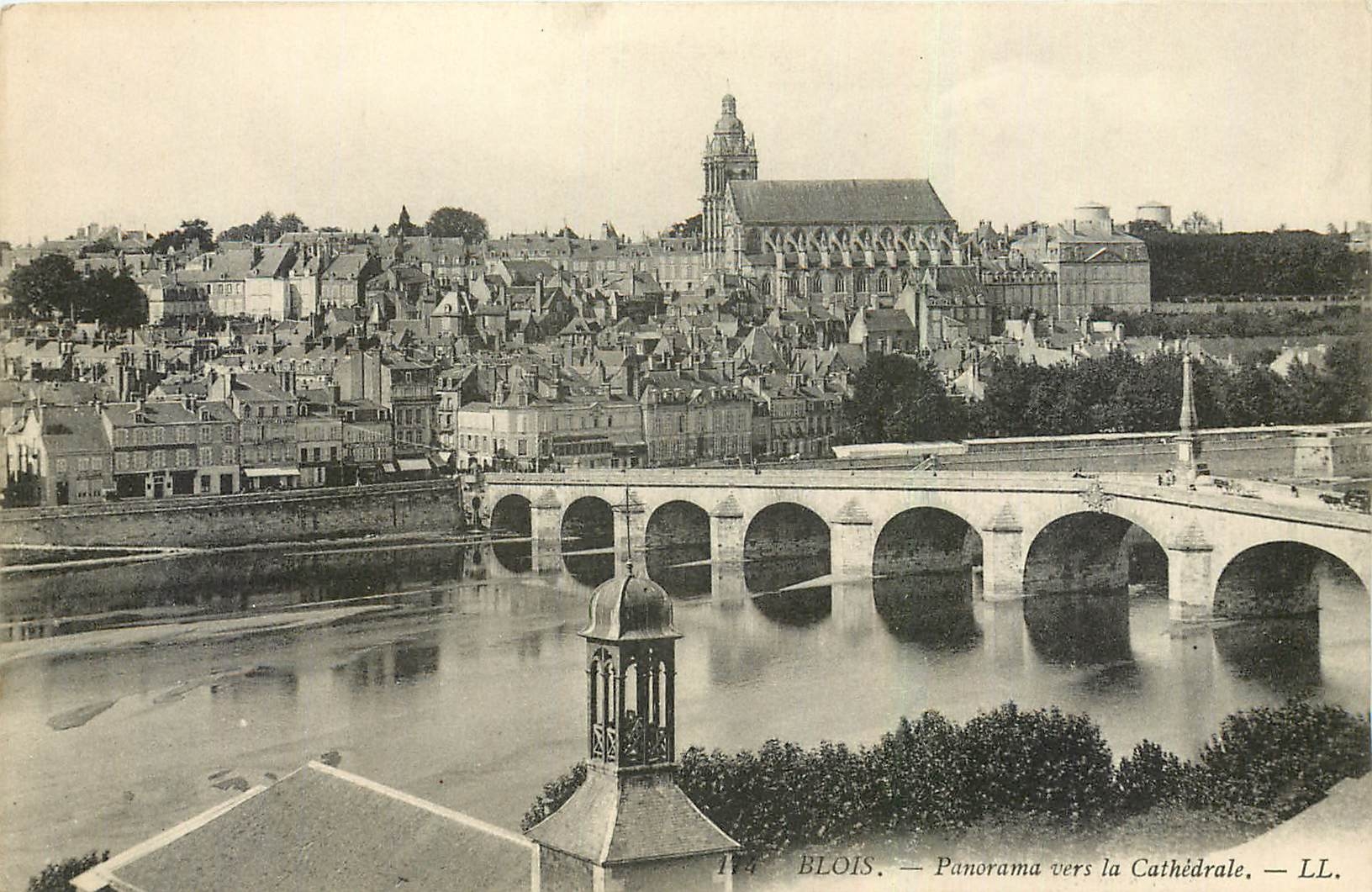 CPA Blois Panorama vers la Cathedrale 