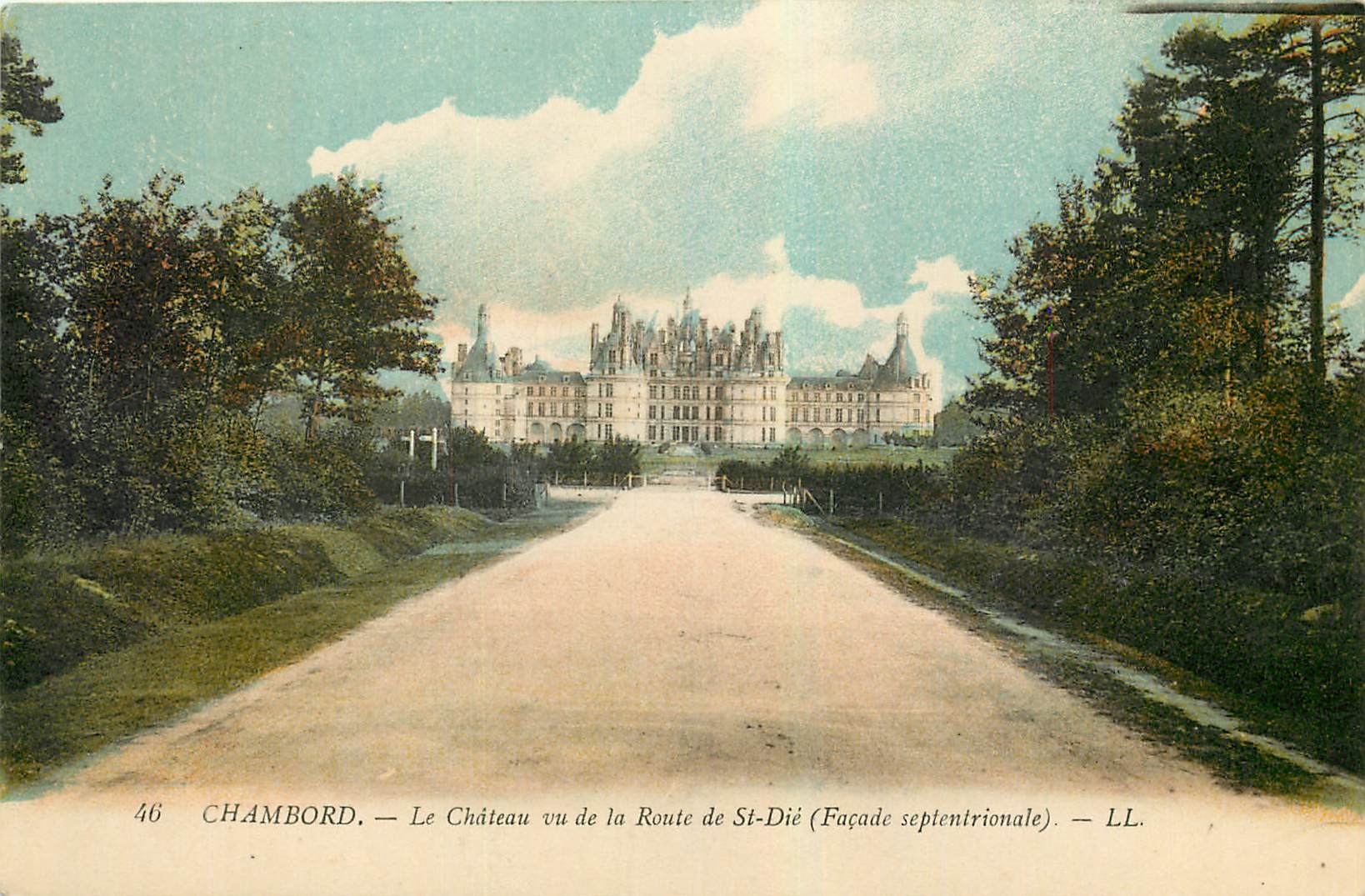 CPA Chambord Le Chateu vu de la Route de St Die Facade septentrionale