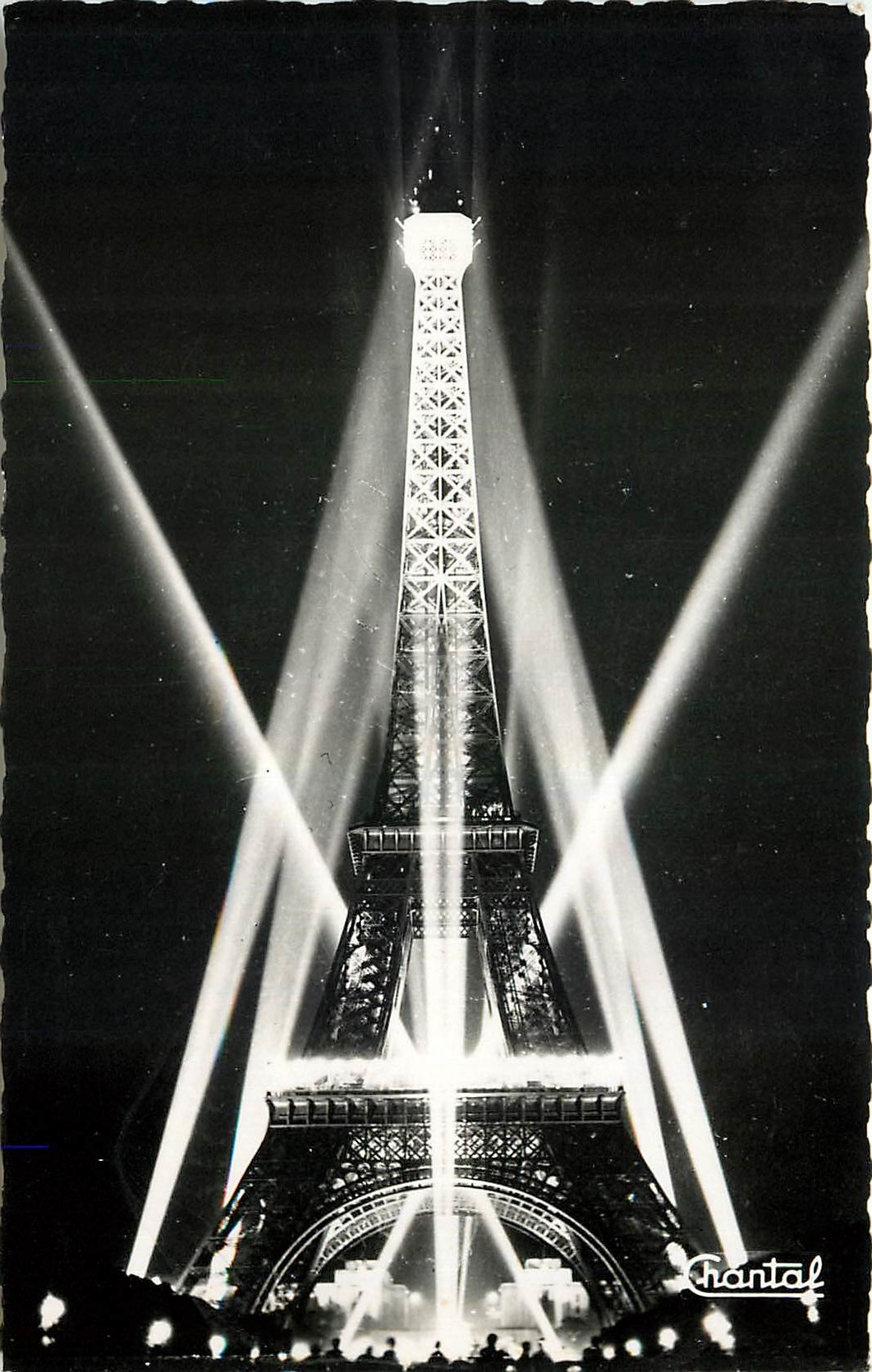 CPA Paris La Tour Eiffel Illuminee 