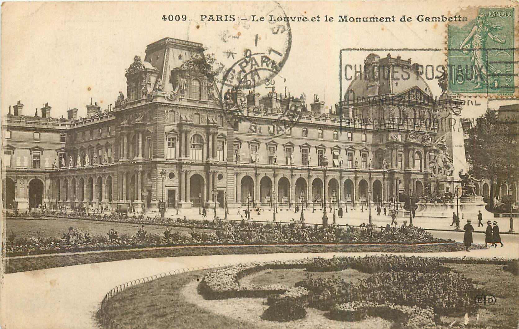 CPA Paris le Louvre et le Monument de Gambetta 