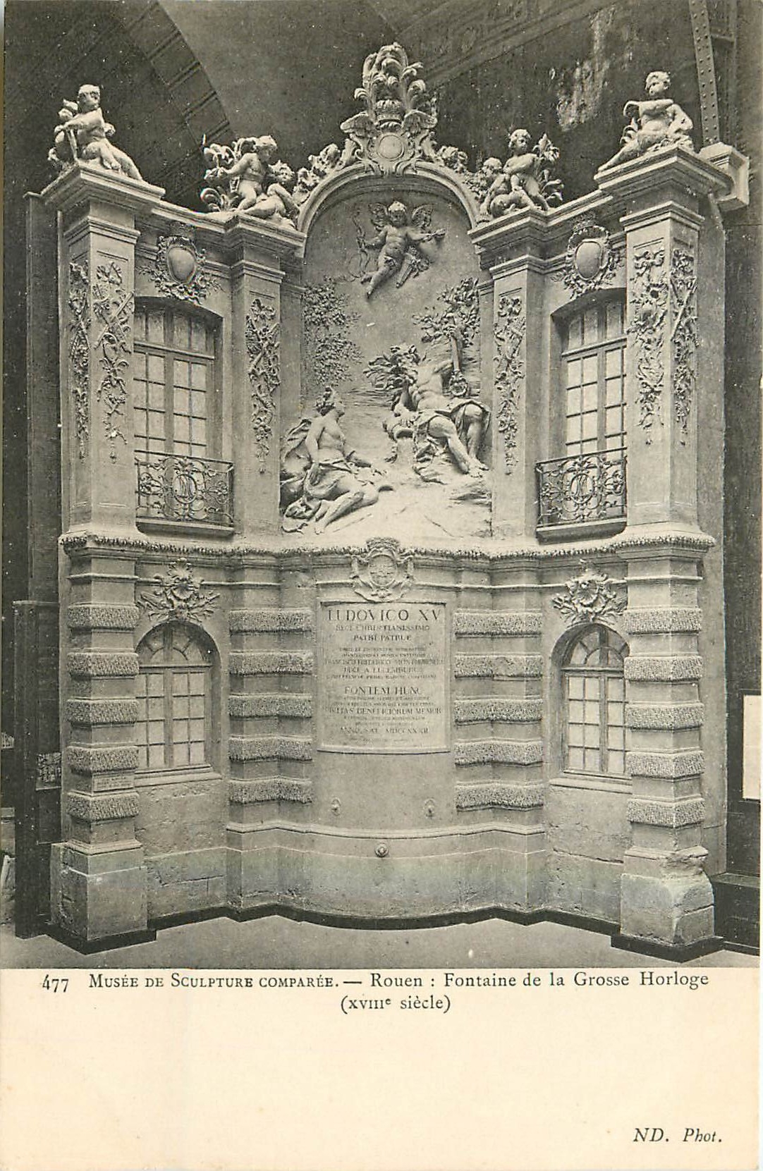 CPA Musee de Sculpture Comparee Rouen Fontaine de la Grosse Horloge