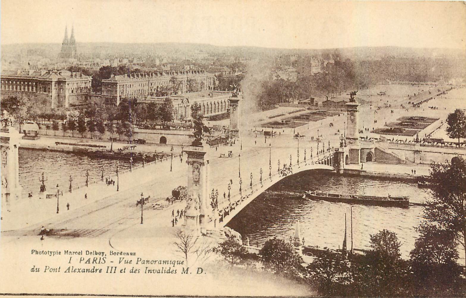 CPA Paris Vue Panoramique du Pont Alexandre III et des Invalides