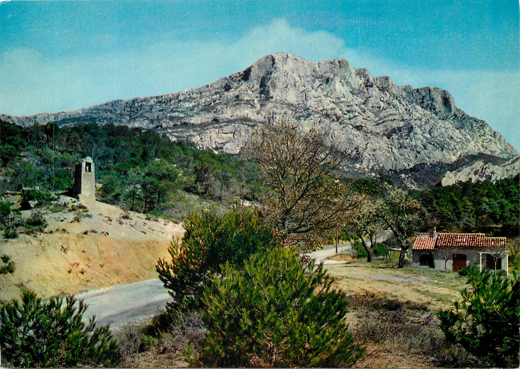 CPM Environs d'Aix en Provence Sur la Route de Saint Antonin Le Massif de Sainte Victoire et l'Orato