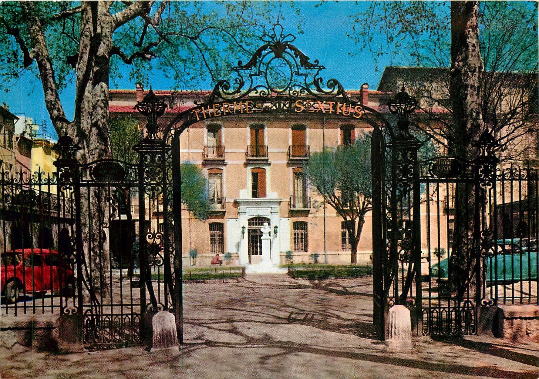 CPM La Cite du Roy Rene Aix en Provence B d R Entree des Thermes Sextius