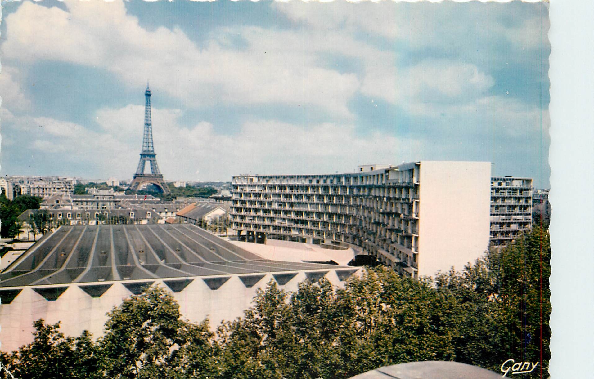 CPM Paris La Maison de l'Unesco et le Tour Eiffel