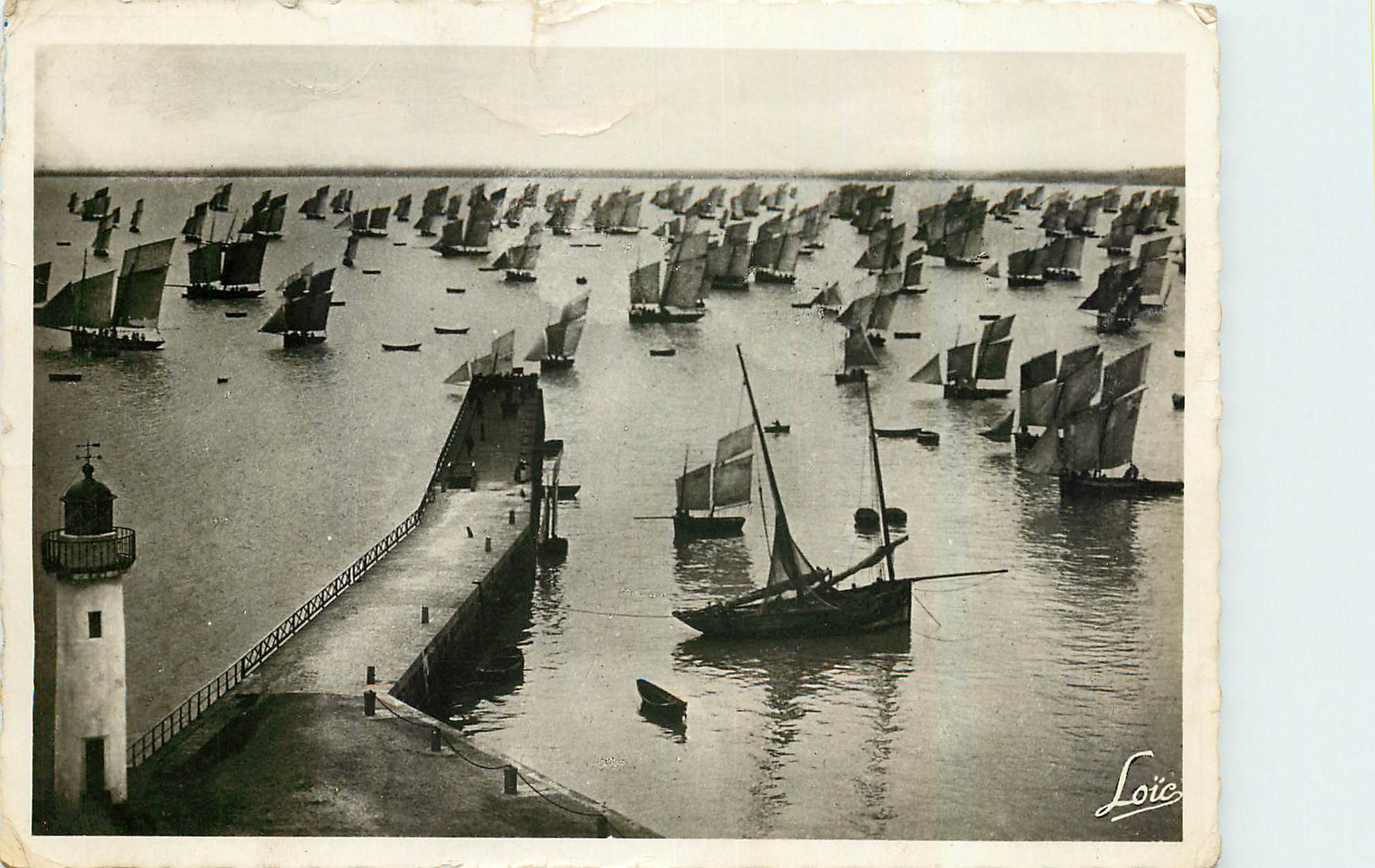 CPM Cote d'Emeraude Cancale Depart de la Caravane Bateaux de peche