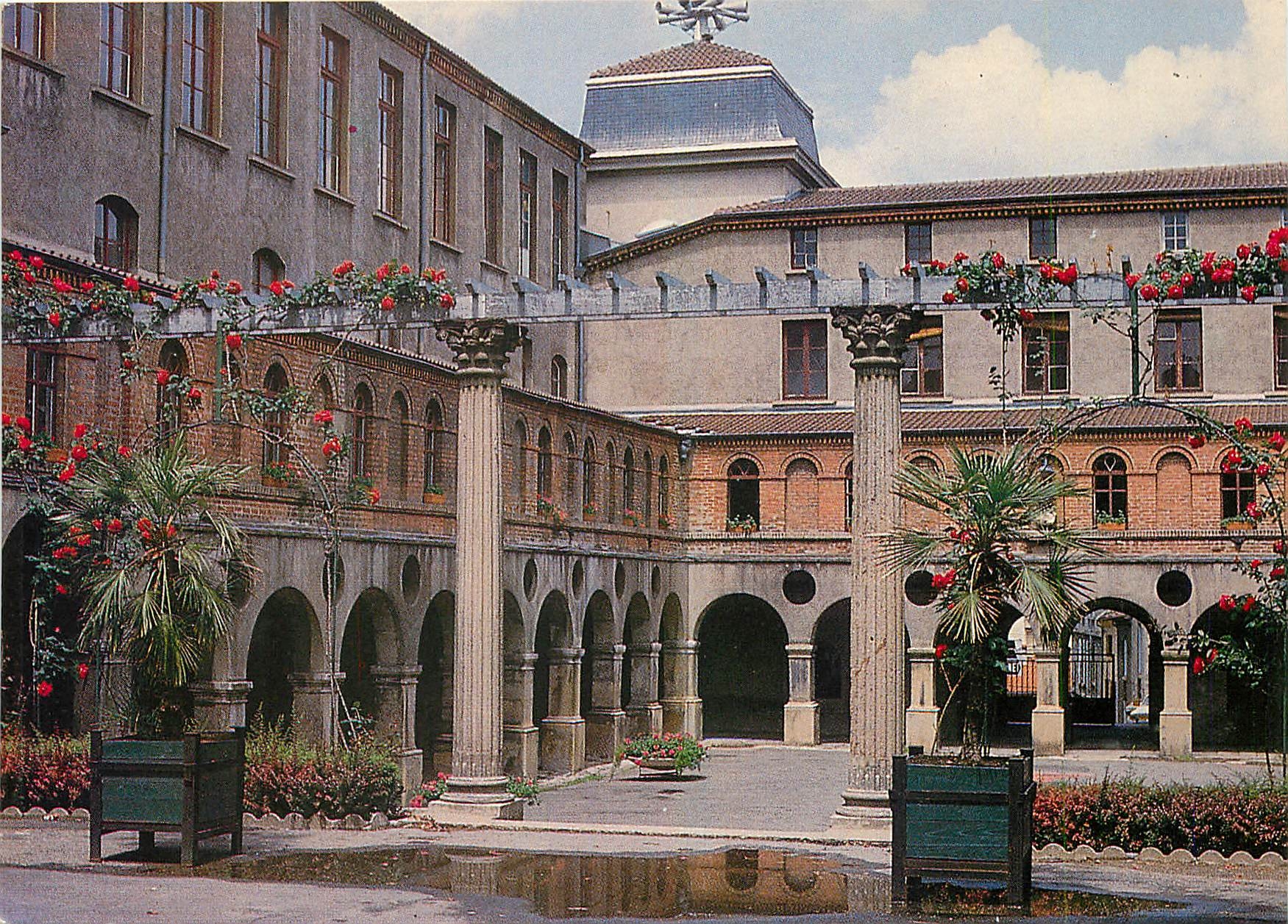 CPM St Chamond Loire Cour de la Mairie