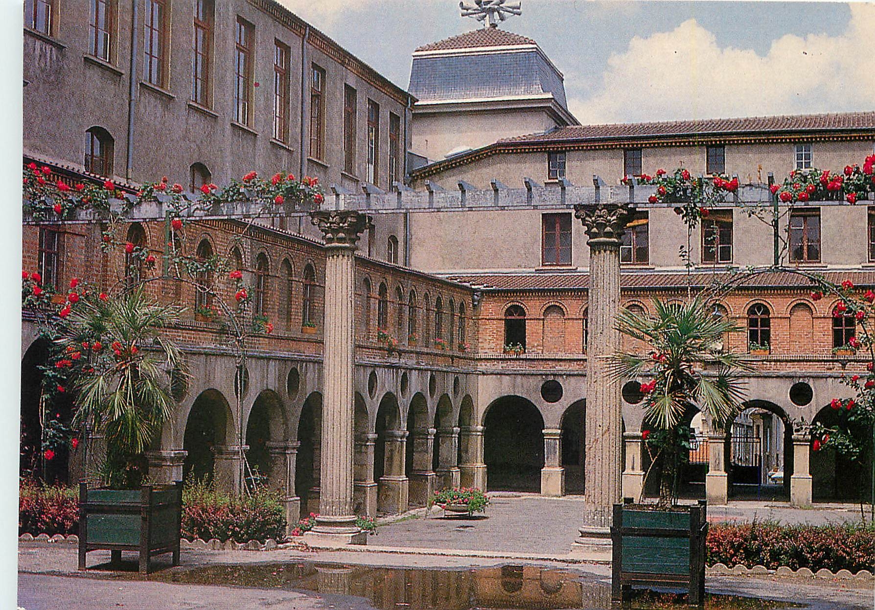 CPM St Chamond Loire Cour de la Mairie