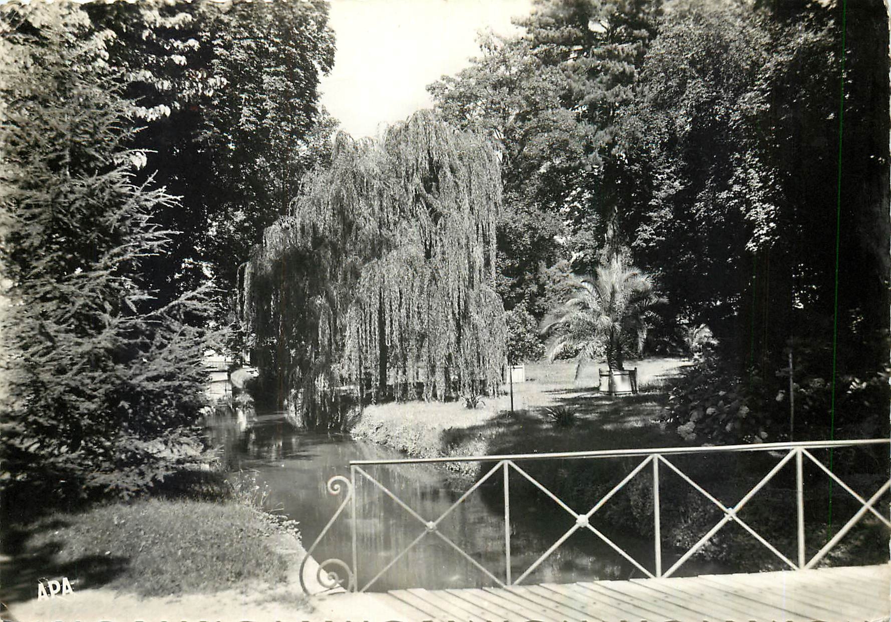 CPM Pamiers Ariege Jardin de l'Hotel de Ville 