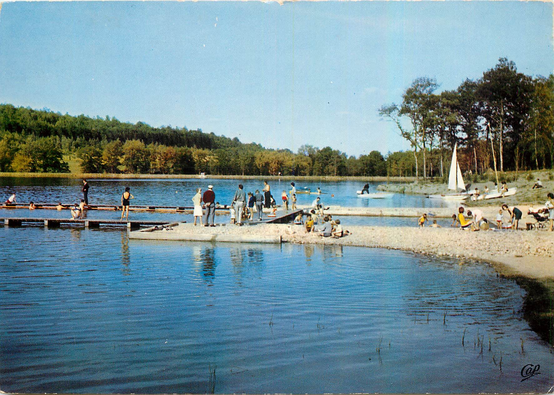 CPM Contrexeville Vosges Le Lac et la Plage