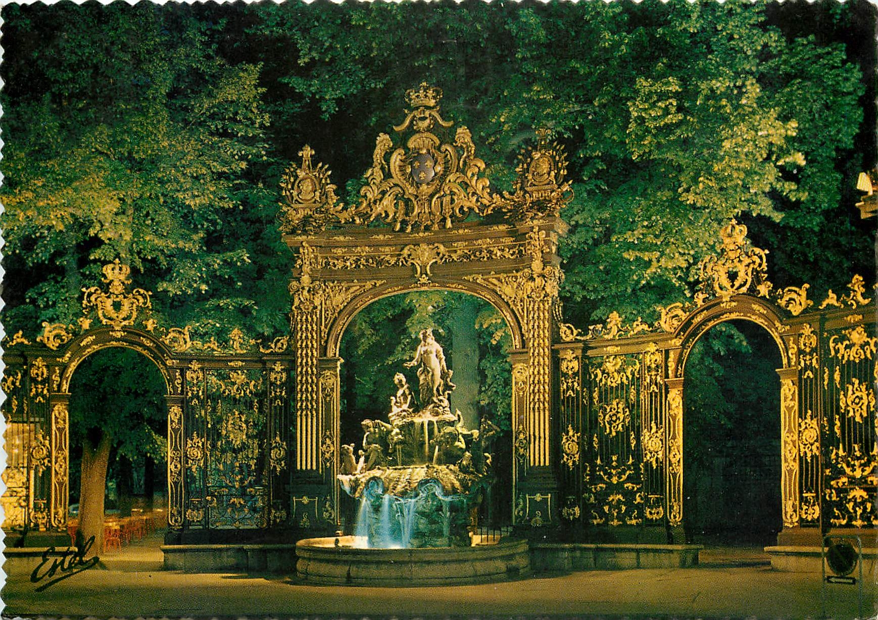 CPM Nancy Meurthe et Moselle Fontaine d'Amphitrite illuminee