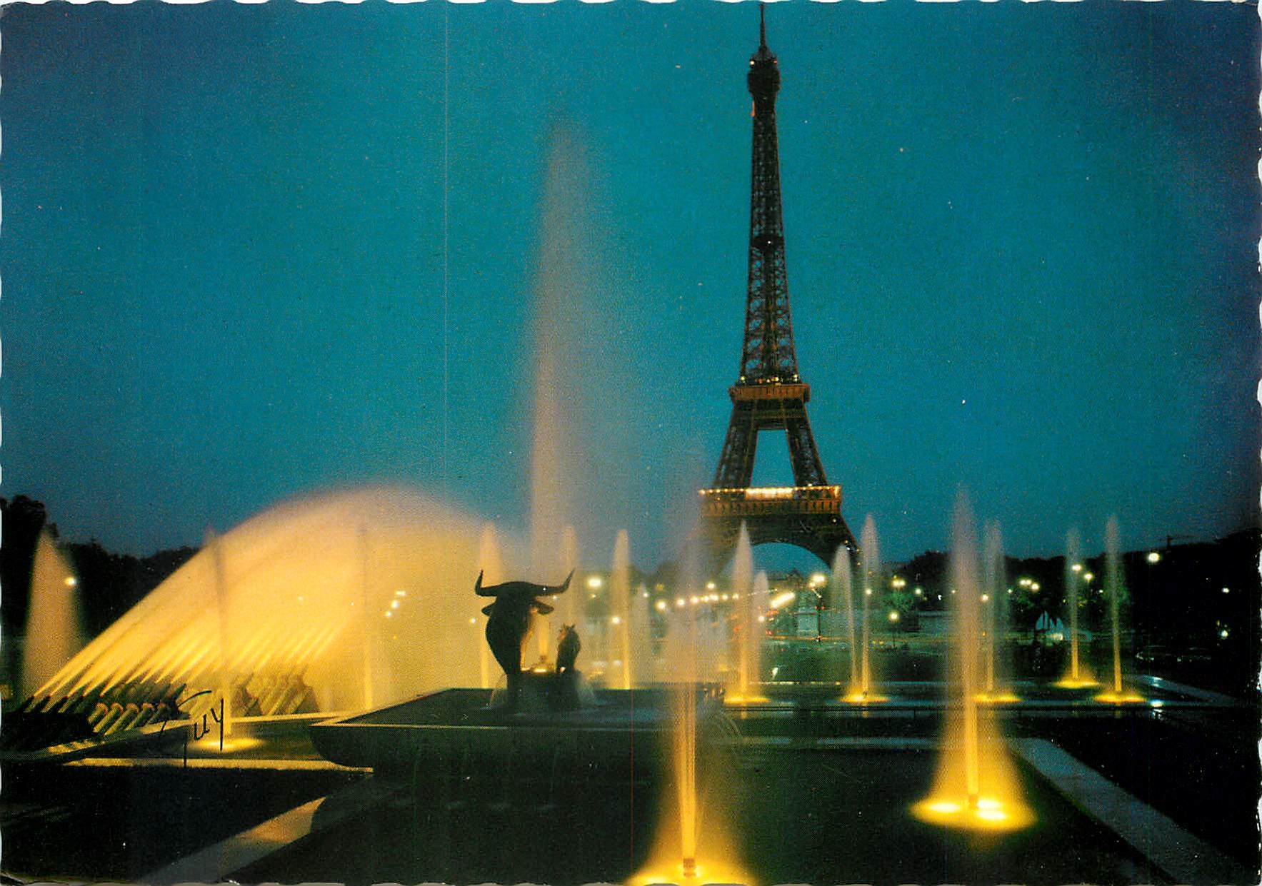 CPM Paris et ses Merveilles La Tour Eiffel
