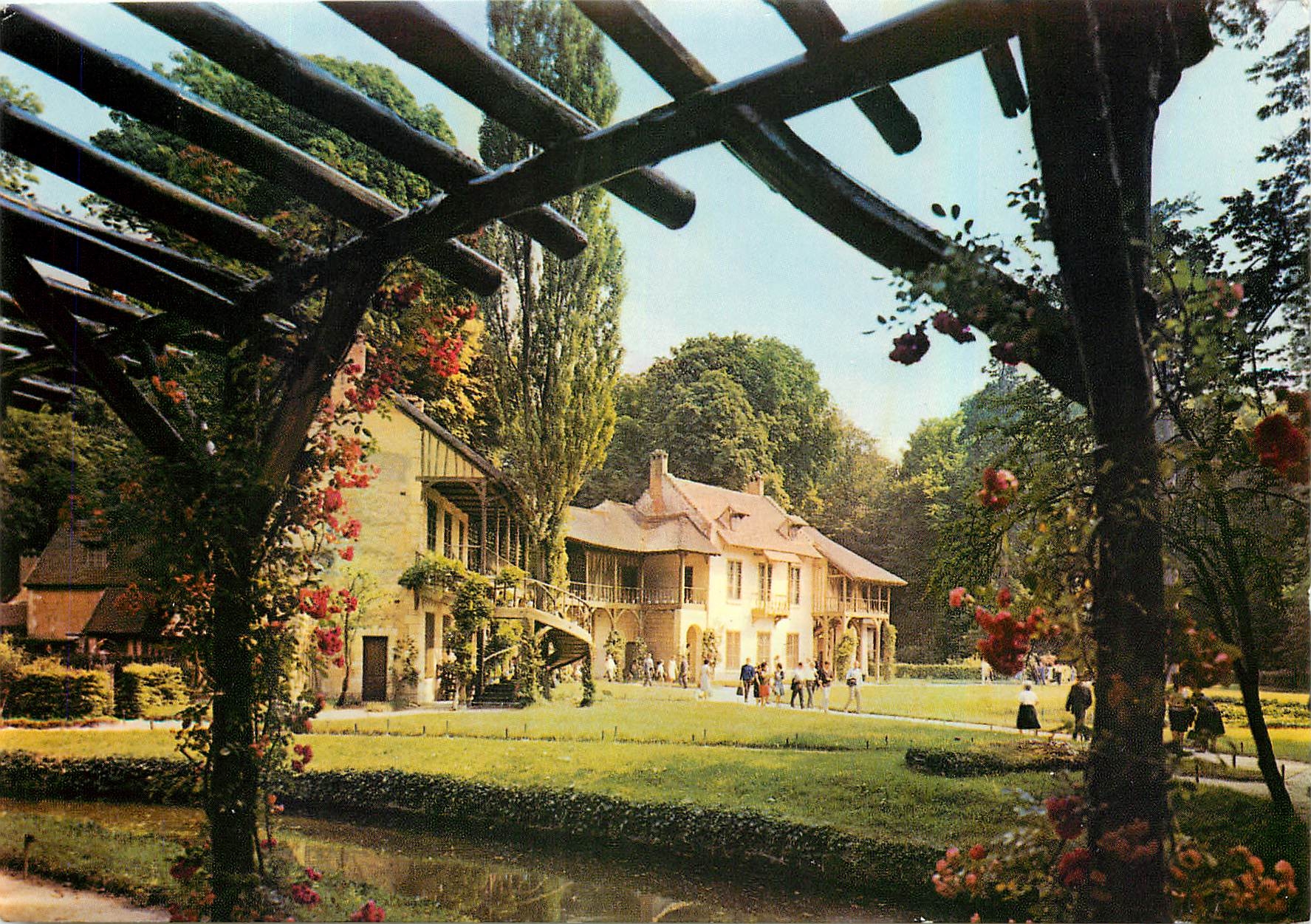 CPM Versailles La Maison de la Reine vue de la salle de Bal 