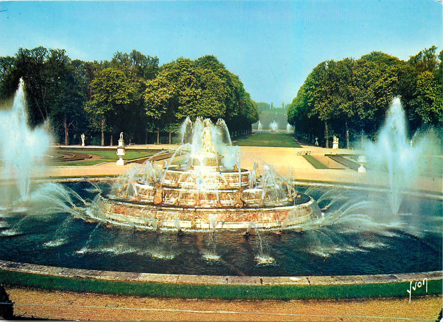 CPM Couleurs et Lumiere de France Chateau de Versailles Yvelines Les Grandes Eaux au Bassin de Laton