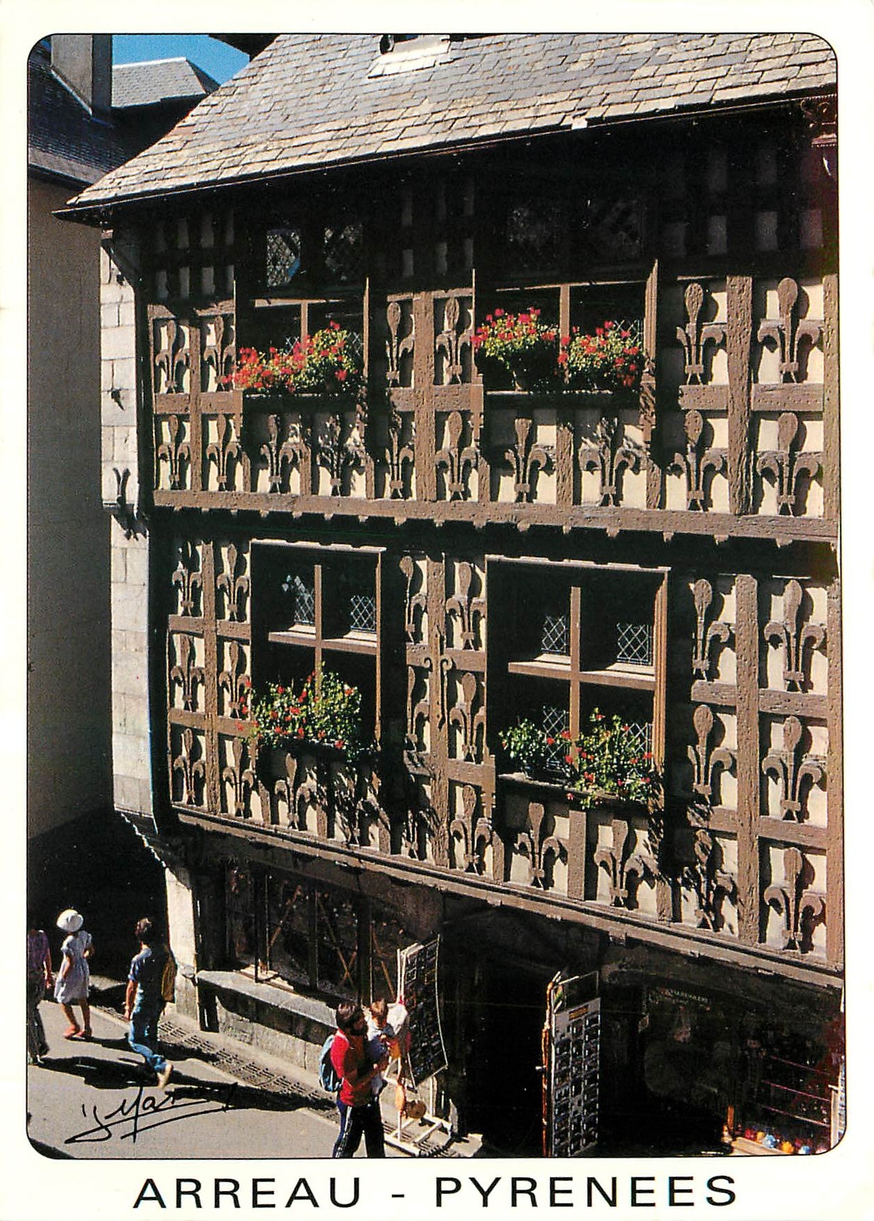 CPM Hautes Pyrenees En vallee d'Aure La villa des fleurs de lys a Arreau 