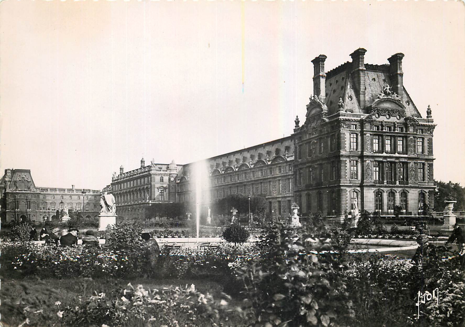 CPM Paris en flanant Le Louvre Pavillon de Flore et Jardin des Tuileries