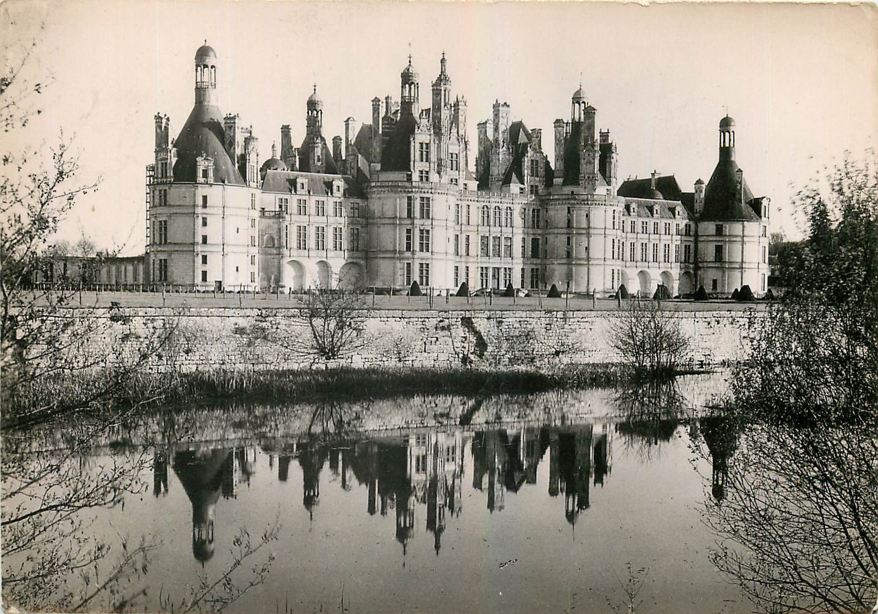 CPM Chambord Loir et Cher Le Chateau et le Cosson