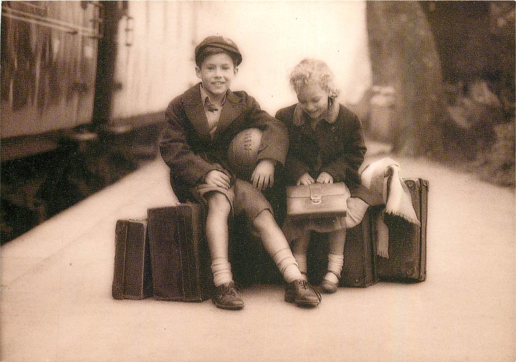 CPM L'Adieu des Enfants 