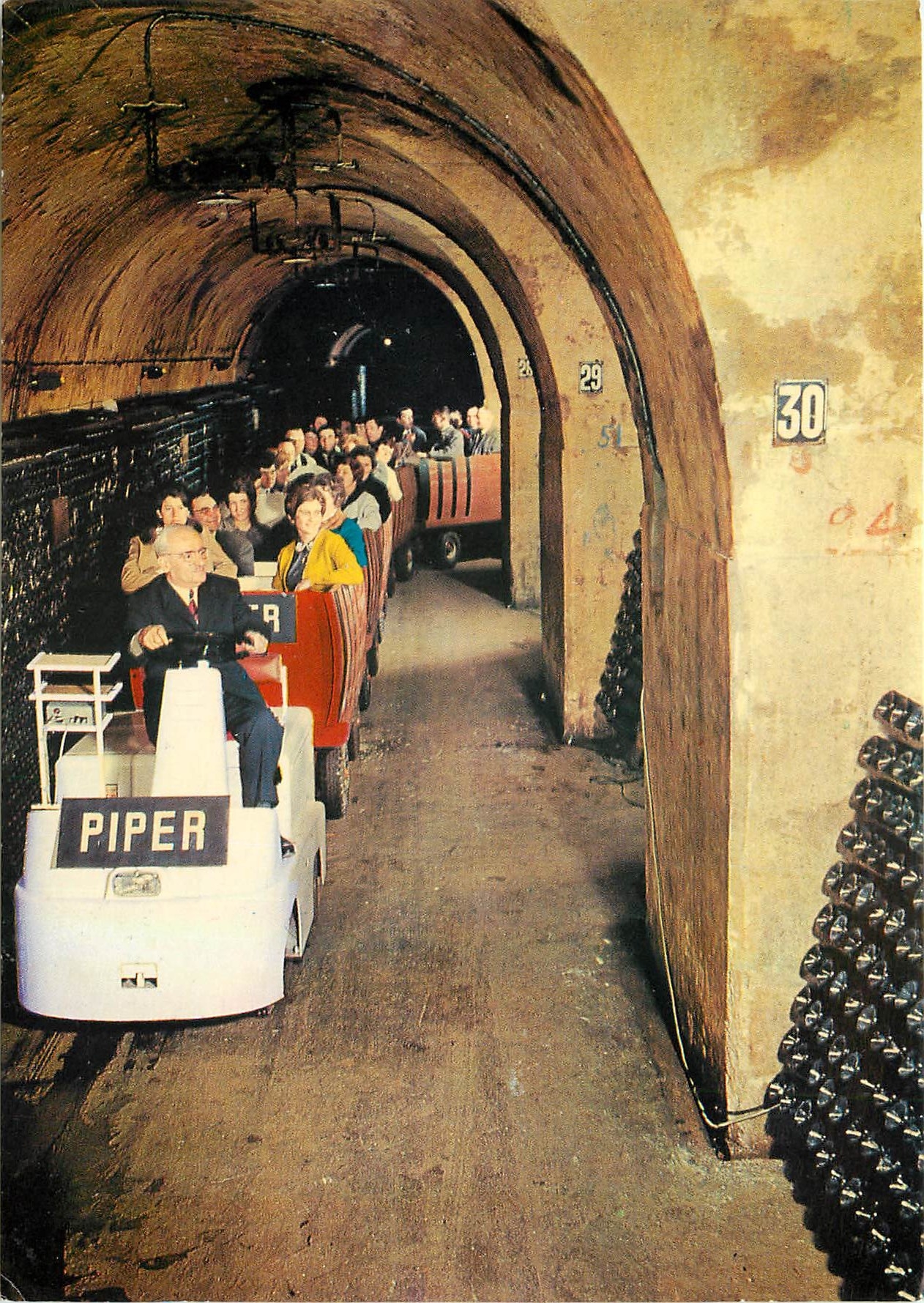 CPM Champagne Piper Heidsieck Train Reims
